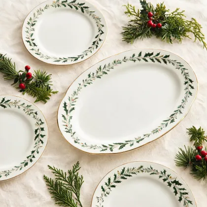 Holiday dinnerware arrangement